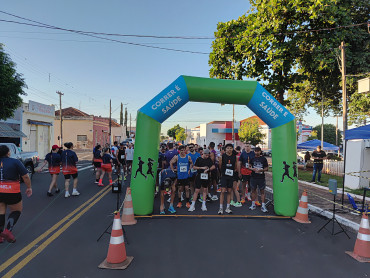 Treinão In9ve reúne participantes em atividade esportiva em Quatá
