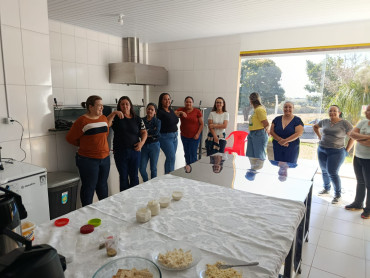 Foto 17: Cozinheiras da Rede Municipal participam de treinamento