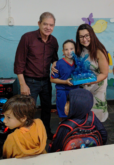 Foto 89: Alunos de Quatá recebem material escolar e são recepcionados com acolhimento e carinho no primeiro dia de aula
