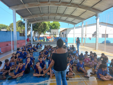 Foto 5: Ação educativa em combate e Dengue e o Escorpião