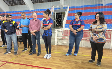 Foto 14: Quatá celebra o Dia do Idoso com partida de voleibol adaptado