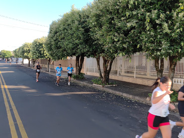 Foto 38: Treinão In9ve reúne participantes em atividade esportiva em Quatá