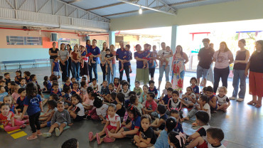 Foto 12: Novos uniformes são entregues para os alunos da Rede Municipal de Quatá