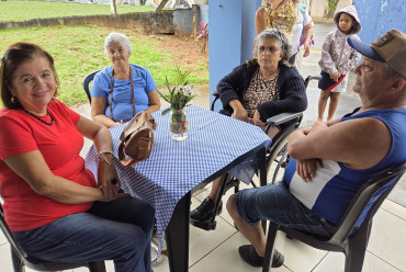 Foto 32: CRAS promove café da manhã especial em comemoração ao Dia do Idoso
