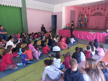 Foto 11: Ação educativa em combate e Dengue e o Escorpião
