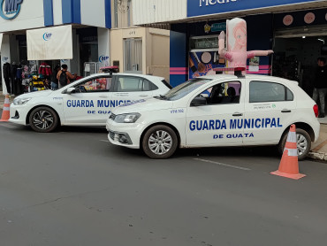 Foto 9: Motoristas recebem orientações durante blitz de campanha educativa
