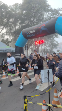 Foto 27: Mesmo com mal tempo, corrida de pedestre TVCOM RUNNING reúne mais de 300 participantes 