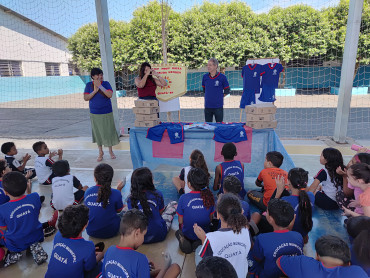 Foto 28: Novos uniformes são entregues para os alunos da Rede Municipal de Quatá