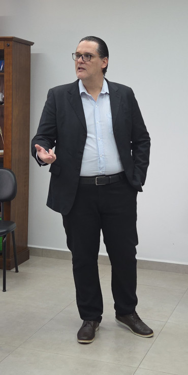 Foto 2: Homenagem reconhece 28 anos de serviços prestados pelo delegado Marcelo Petuba Llombert a Quatá