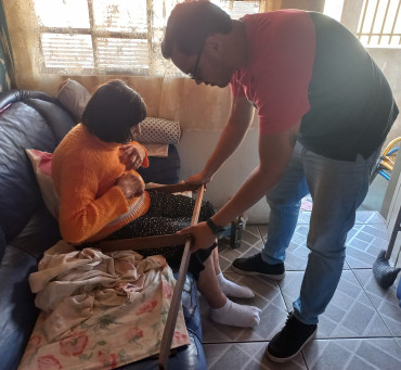 Foto 18: Quatá recebe novas cadeiras de rodas e banho