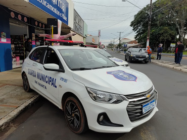 Foto 8: Motoristas recebem orientações durante blitz de campanha educativa