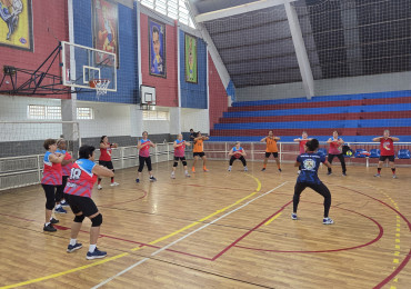 Foto 26: Quatá celebra o Dia do Idoso com partida de voleibol adaptado