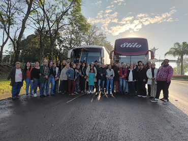 Foto 2: Grupos do CRAS de Quatá vão ao cinema