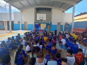 Foto 53: Novos uniformes são entregues para os alunos da Rede Municipal de Quatá