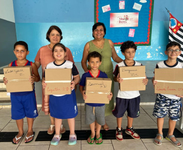 Foto 61: Novos uniformes são entregues para os alunos da Rede Municipal de Quatá