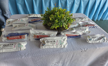 Foto 9: Entrega de Kits Odontológicos para os alunos