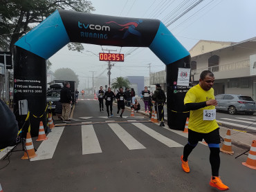 Foto 75: Mesmo com mal tempo, corrida de pedestre TVCOM RUNNING reúne mais de 300 participantes 