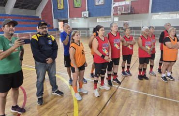 Foto 8: Quatá celebra o Dia do Idoso com partida de voleibol adaptado