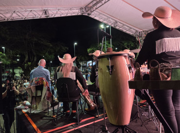 Foto 1: Projeto Som do Sertão reuniu público em noite de valorização da música raiz em Quatá