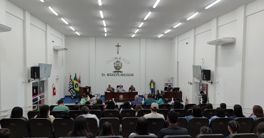 Foto 1: Alunos de Quatá recebem Moção de Aplausos na Câmara Municipal