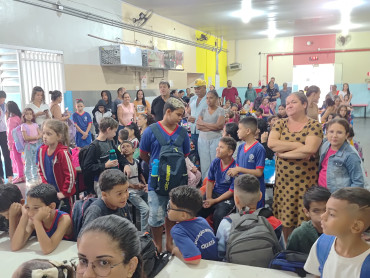 Foto 93: Alunos de Quatá recebem material escolar e são recepcionados com acolhimento e carinho no primeiro dia de aula