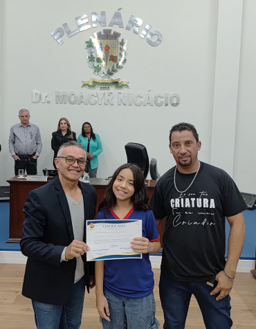 Foto 11: Alunos de Quatá recebem Moção de Aplausos na Câmara Municipal