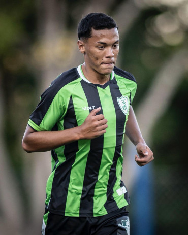 Foto 27: Ex-atleta quataense treina pelo sub-20 com elenco profissional