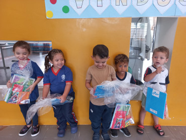 Foto 23: Alunos de Quatá recebem material escolar e são recepcionados com acolhimento e carinho no primeiro dia de aula
