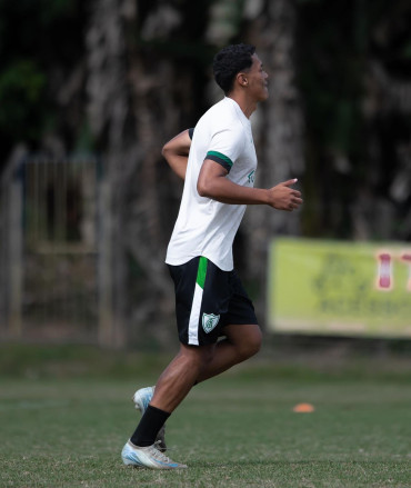 Foto 6: Ex-atleta quataense treina pelo sub-20 com elenco profissional