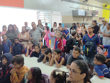Foto 86: Alunos de Quatá recebem material escolar e são recepcionados com acolhimento e carinho no primeiro dia de aula