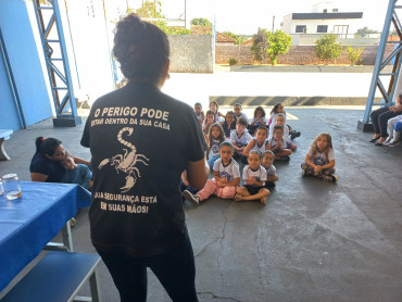 Foto 33: Ação educativa em combate e Dengue e o Escorpião