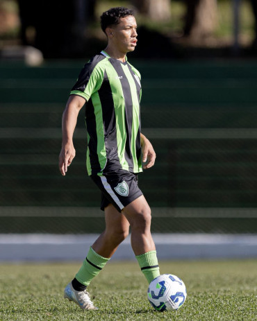 Foto 5: Ex-atleta quataense treina pelo sub-20 com elenco profissional