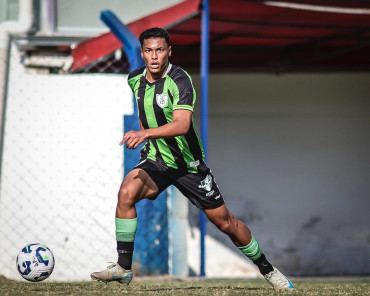 Foto 14: Ex-atleta quataense treina pelo sub-20 com elenco profissional