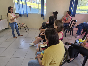 Foto 12: CRAS realiza terceira reunião do grupo de gestantes com entrega de kits maternidade