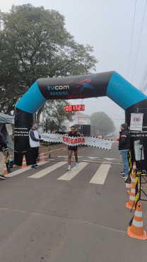 Foto 32: Mesmo com mal tempo, corrida de pedestre TVCOM RUNNING reúne mais de 300 participantes 