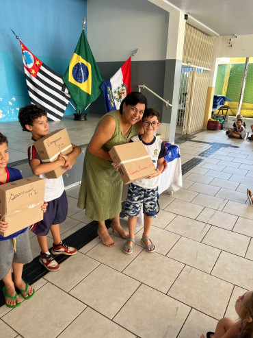 Foto 56: Novos uniformes são entregues para os alunos da Rede Municipal de Quatá