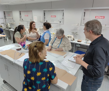 Foto 6: Quatá recebe Unidade Móvel de Confecção Industrial do SENAI