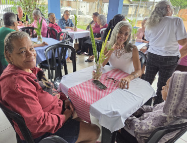 Foto 38: CRAS promove café da manhã especial em comemoração ao Dia do Idoso