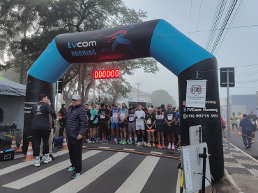 Foto 15: Mesmo com mal tempo, corrida de pedestre TVCOM RUNNING reúne mais de 300 participantes 