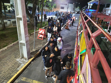 Foto 15: Sabadou movimenta Praça da Fonte em Quatá