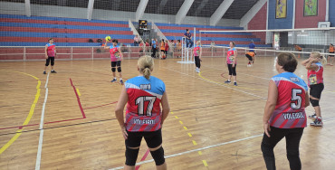 Foto 47: Quatá celebra o Dia do Idoso com partida de voleibol adaptado