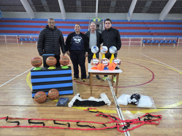 Foto 3: Prefeitura de Quatá investe em novos materiais esportivos para fortalecer atividades da Secretaria de Esporte e Lazer