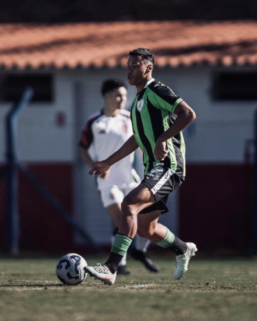 Foto 8: Ex-atleta quataense treina pelo sub-20 com elenco profissional