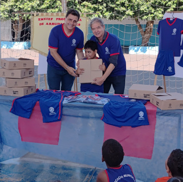 Foto 32: Novos uniformes são entregues para os alunos da Rede Municipal de Quatá