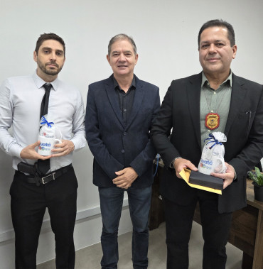 Foto 13: Homenagem reconhece 28 anos de serviços prestados pelo delegado Marcelo Petuba Llombert a Quatá