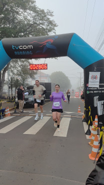 Foto 53: Mesmo com mal tempo, corrida de pedestre TVCOM RUNNING reúne mais de 300 participantes 