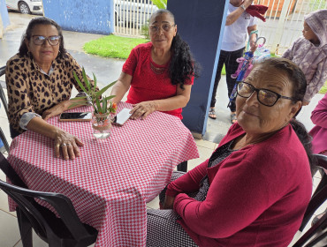 Foto 44: CRAS promove café da manhã especial em comemoração ao Dia do Idoso