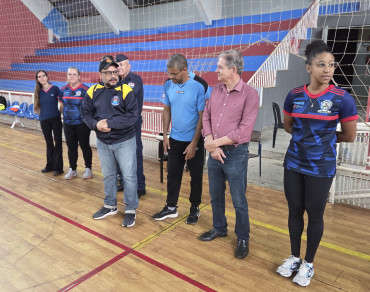 Foto 10: Quatá celebra o Dia do Idoso com partida de voleibol adaptado