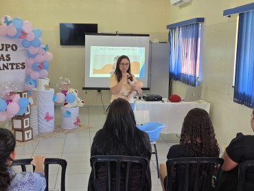 Foto 6: CRAS realiza terceira reunião do grupo de gestantes com entrega de kits maternidade