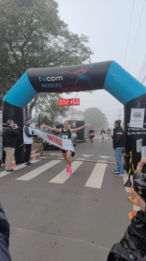 Foto 39: Mesmo com mal tempo, corrida de pedestre TVCOM RUNNING reúne mais de 300 participantes 